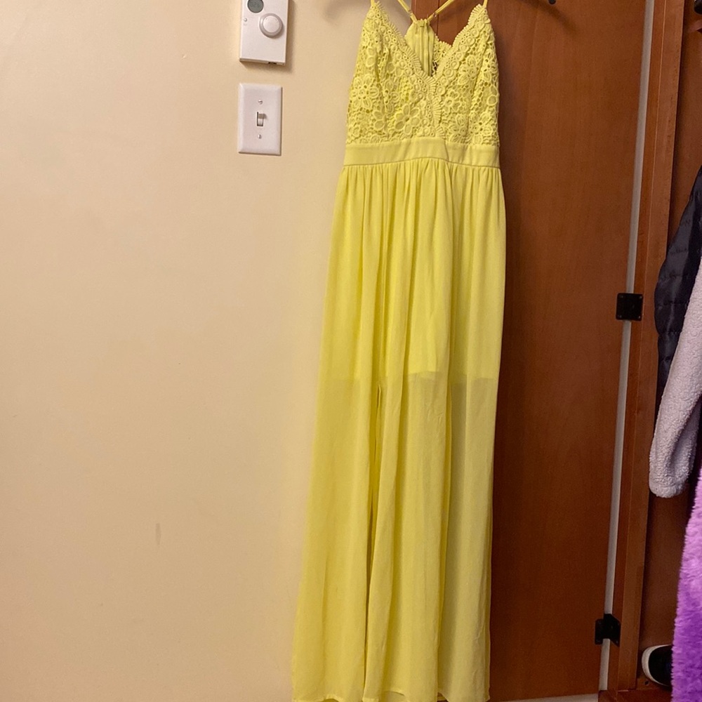 I am selling this dress